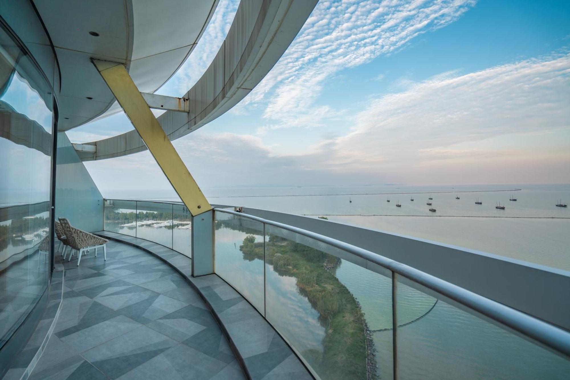 Sheraton Huzhou Taihu Lake Hot Spring Resort & Spa Exterior foto